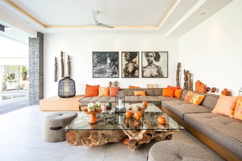 Splendid 6BR Villa, Just 400m to the Shoreline