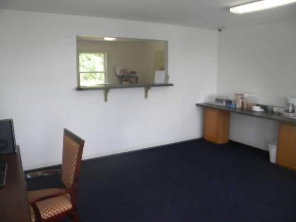 USA Inn and Suites Morgantown view 2