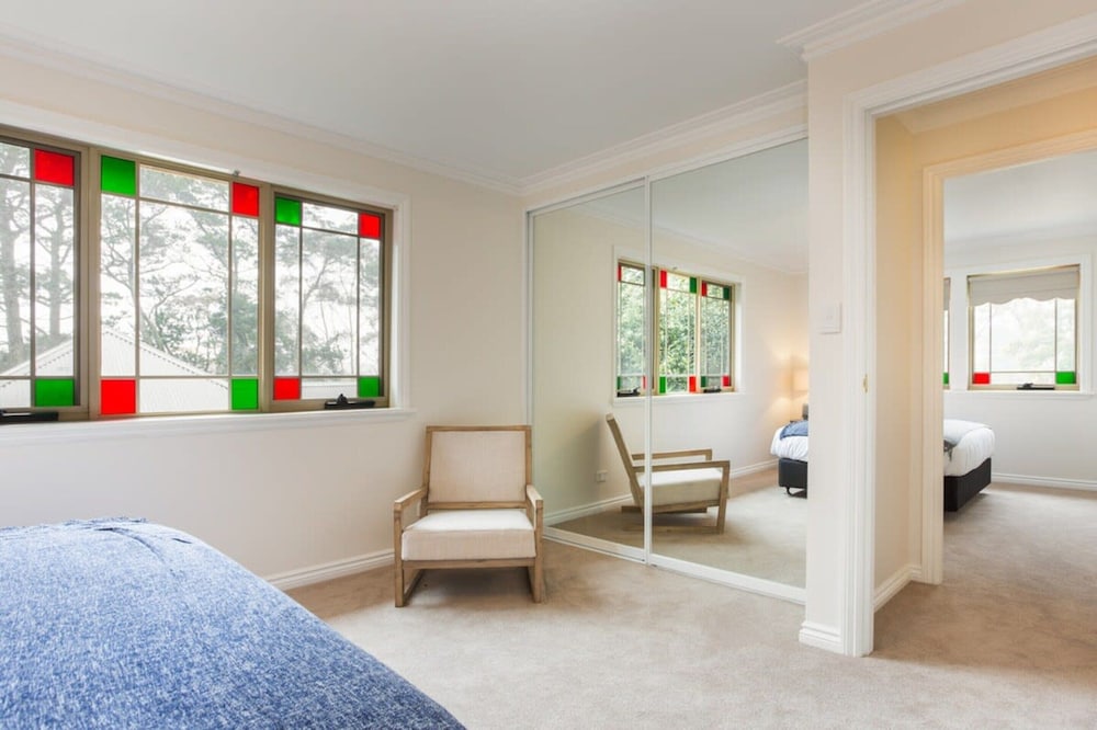Stunning Katoomba Home With Lush Garden&playground