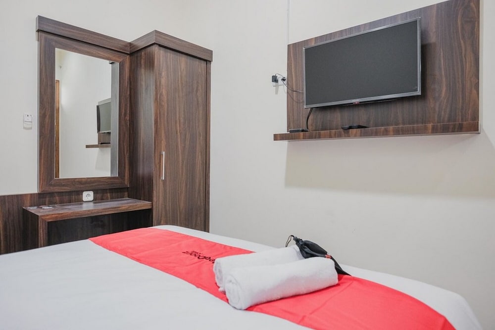 RedDoorz Plus @ Jalan Dr. Cipto Mangunkusumo Lampung