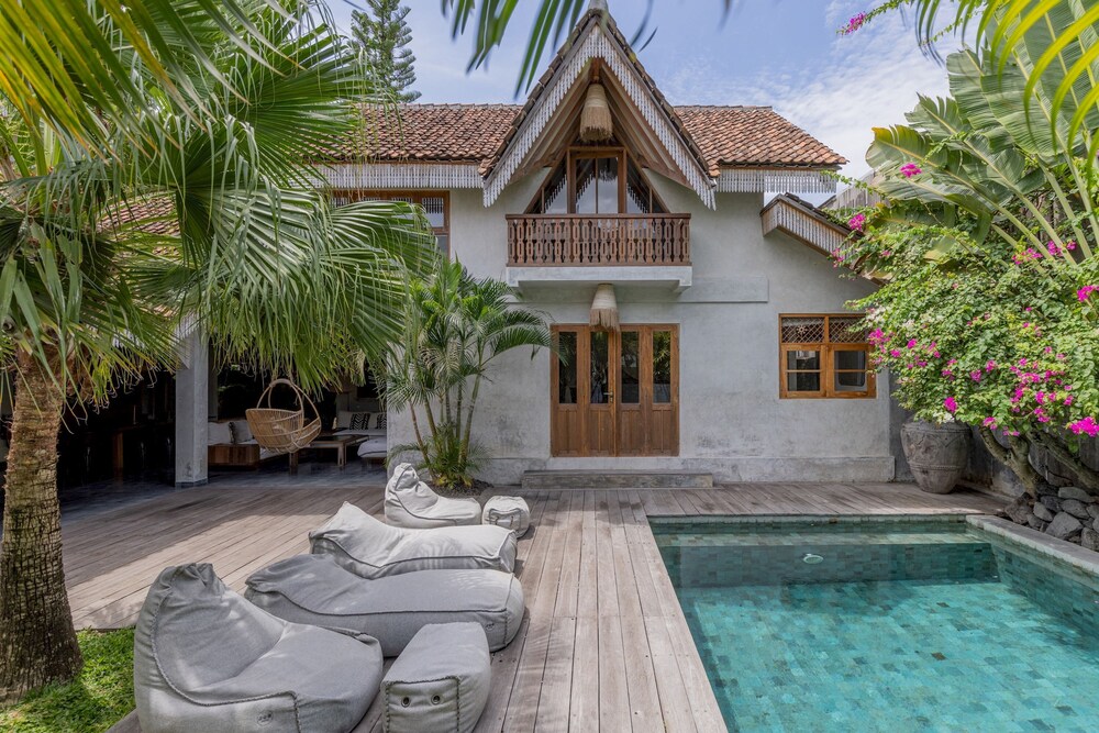 Villa Palm Jari 1 by Alfred in Bali - Architectural 2 Bedroom Pool Villa Berawa Canggu