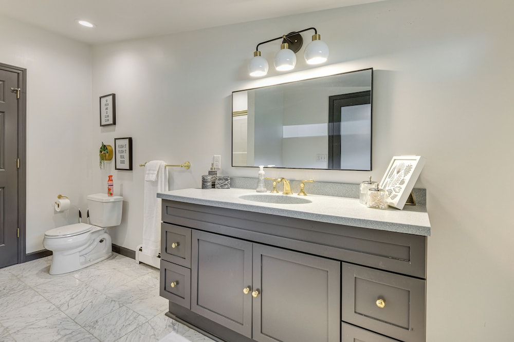 Waterfront Getaway: Lake Champlain Family Retreat!