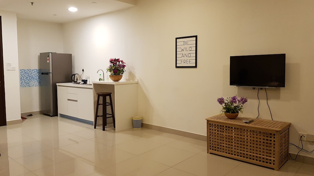 Euzmo Residences at Trefoil photo 7