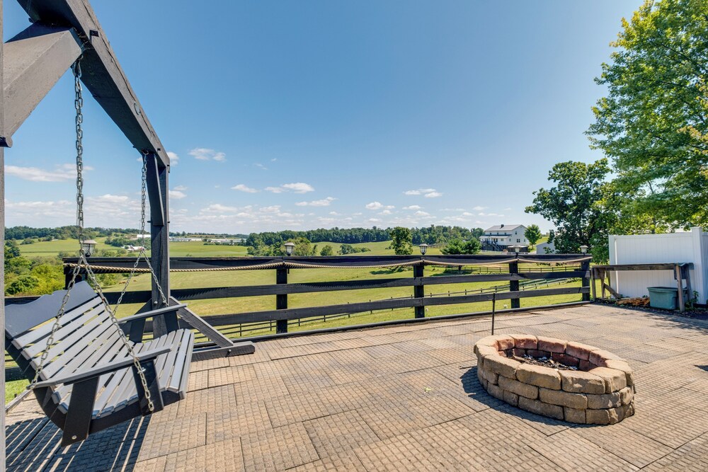Millersburg Getaway w/ Amish Country Views!