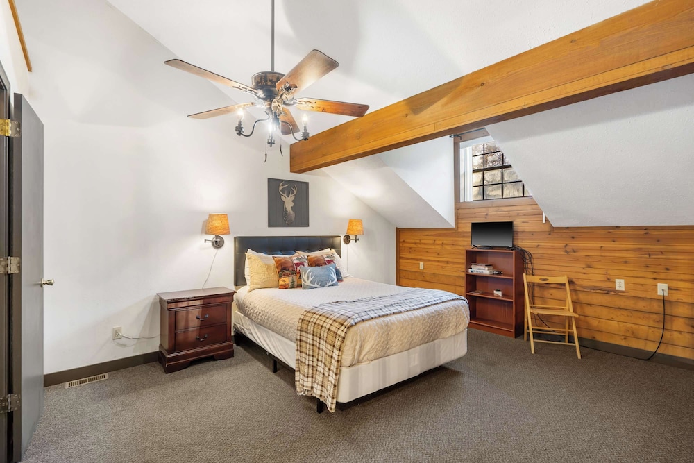 Whitetail Cabin Getaway for 6