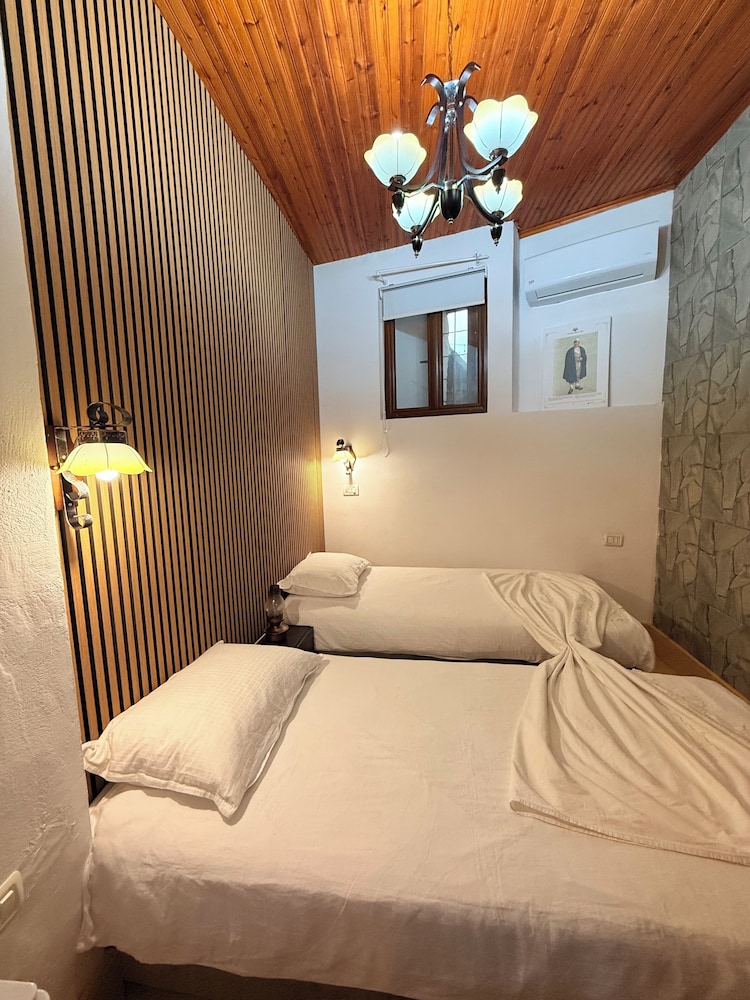 Old Town Guesthouse Guri