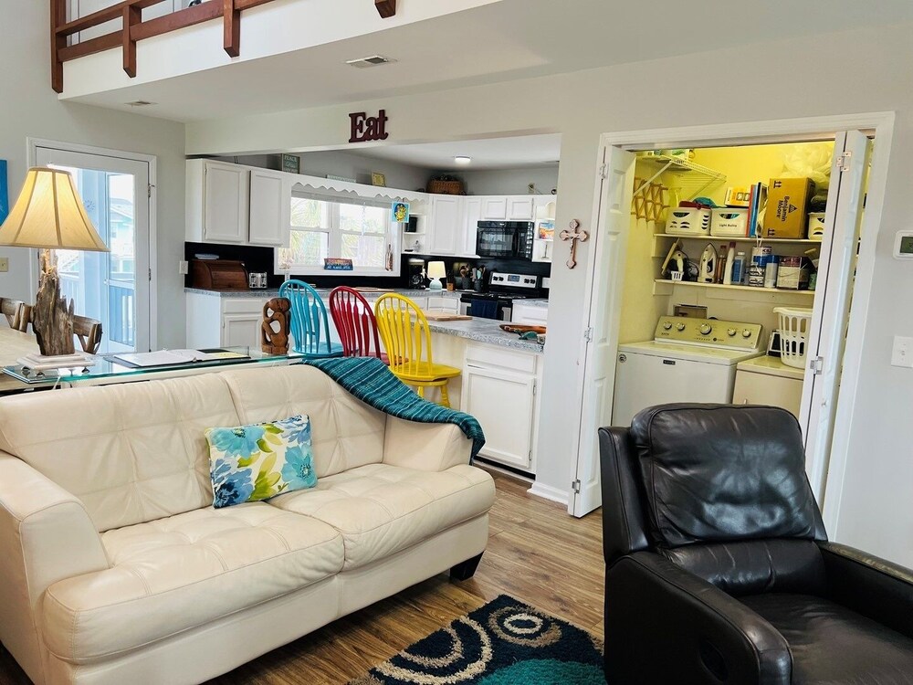 Heaven's Anchor 3 Bedroom Home by RedAwning