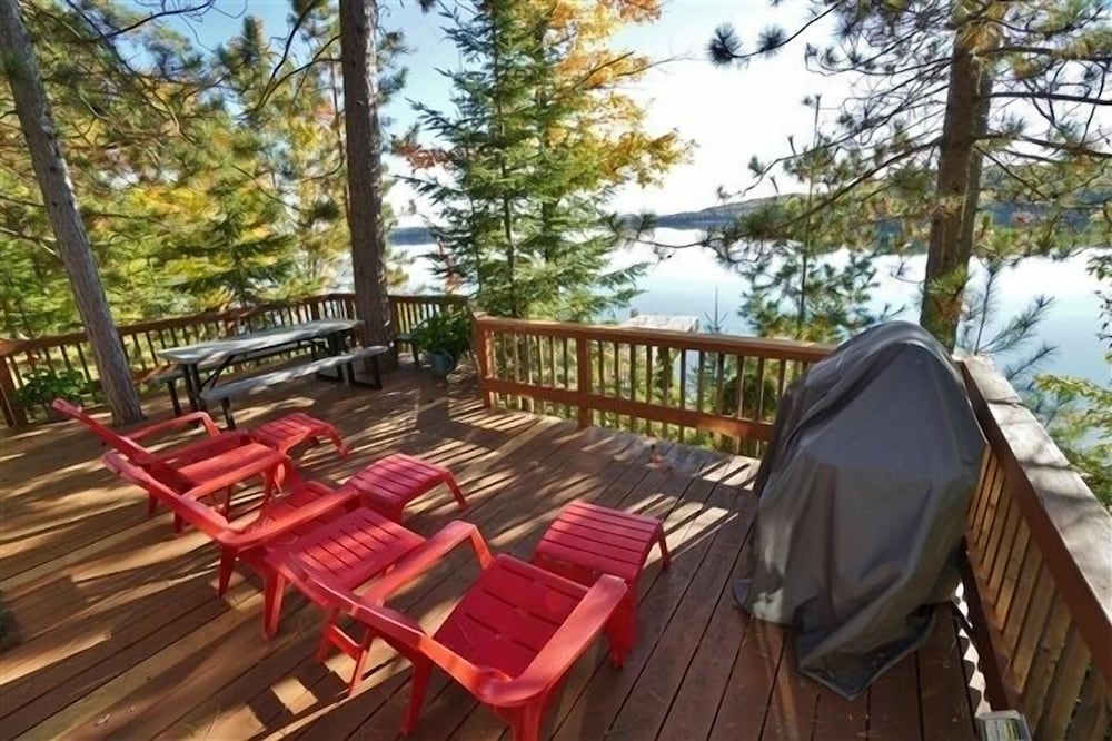 416 Papineau Lake 2 Bedroom Cottage