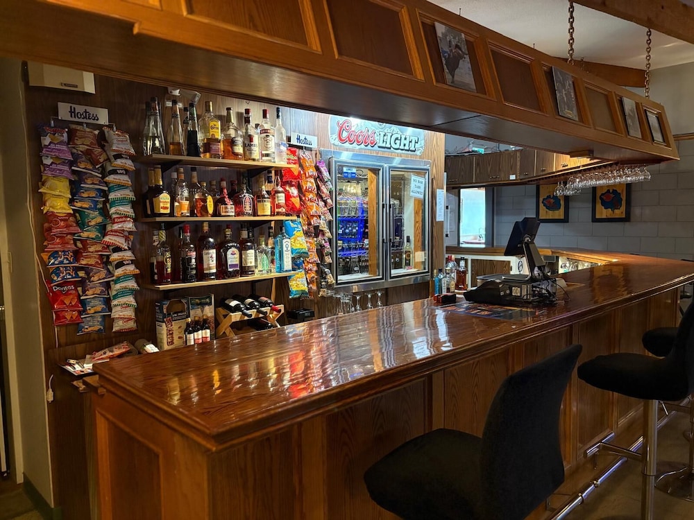 Maple Creek Motor Inn