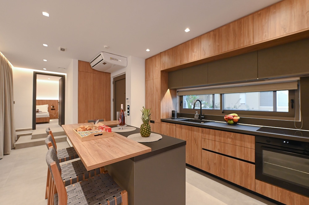 MGK Luxury Suites With a Private Pool Ligaria