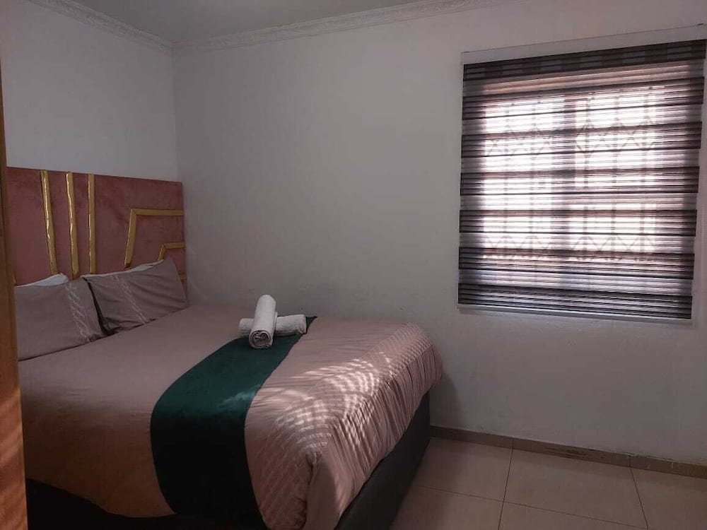 Gold Crown Self-catering Apartment