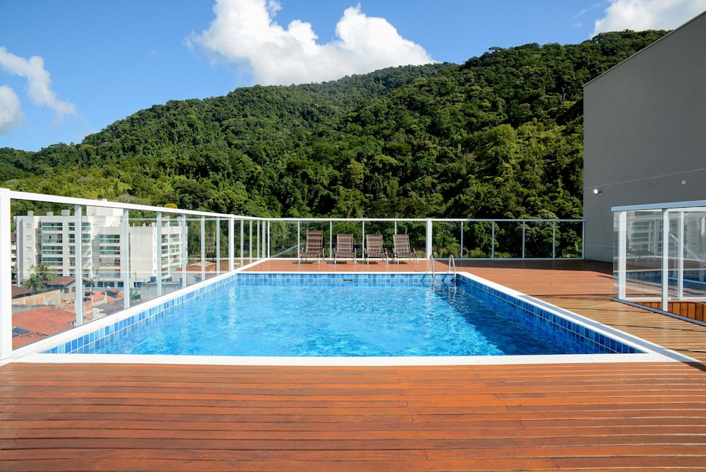 Apto c rea Gourmet a 300m da Praia das Toninhas