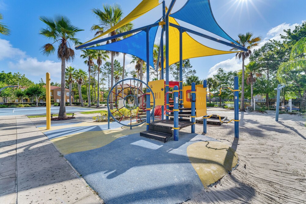 10 Mi to Disney Parks: Resort Retreat w/ Patio
