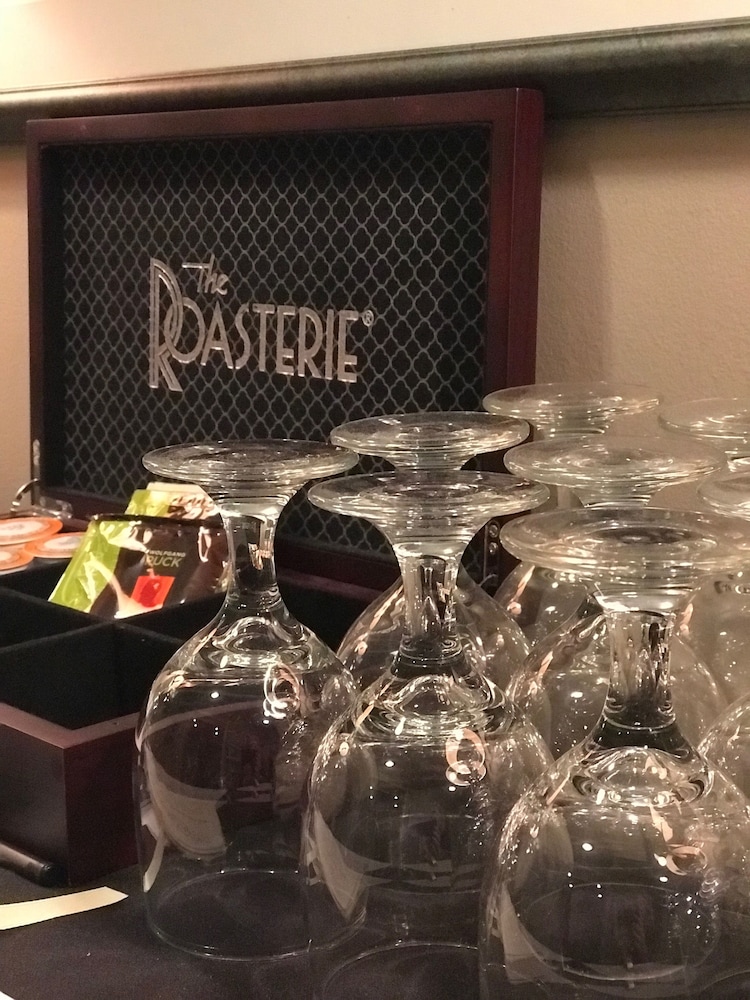 Hotel Ophelias Restaurant & Inn - Image 1