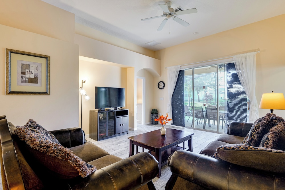 Lake Access & Lanai: Haines City Family Home!
