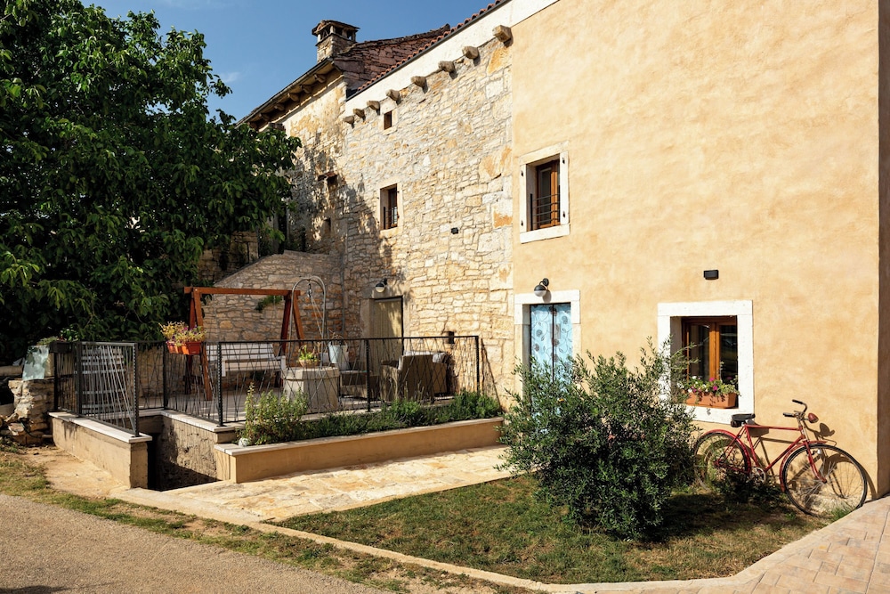 Foska Country Home With Pool view 4