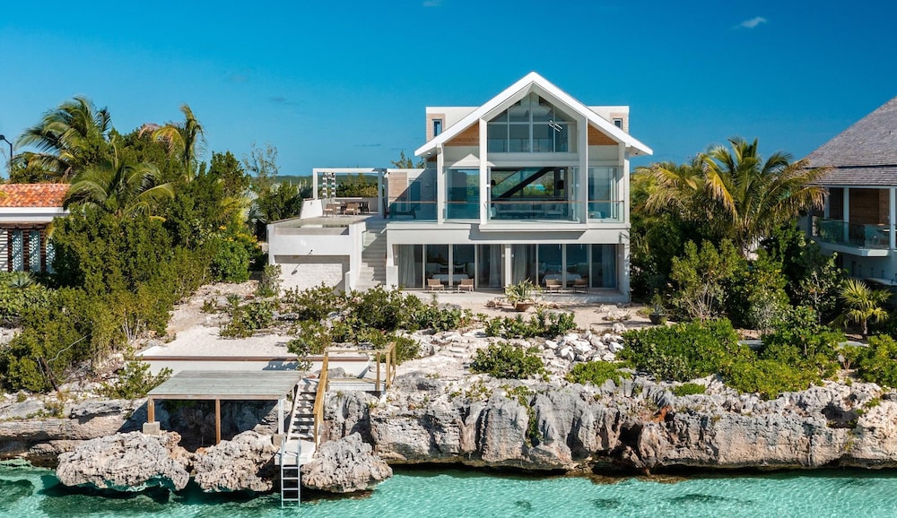 La Mer Villa West Luxury Oceanfront on Sapodilla Bay