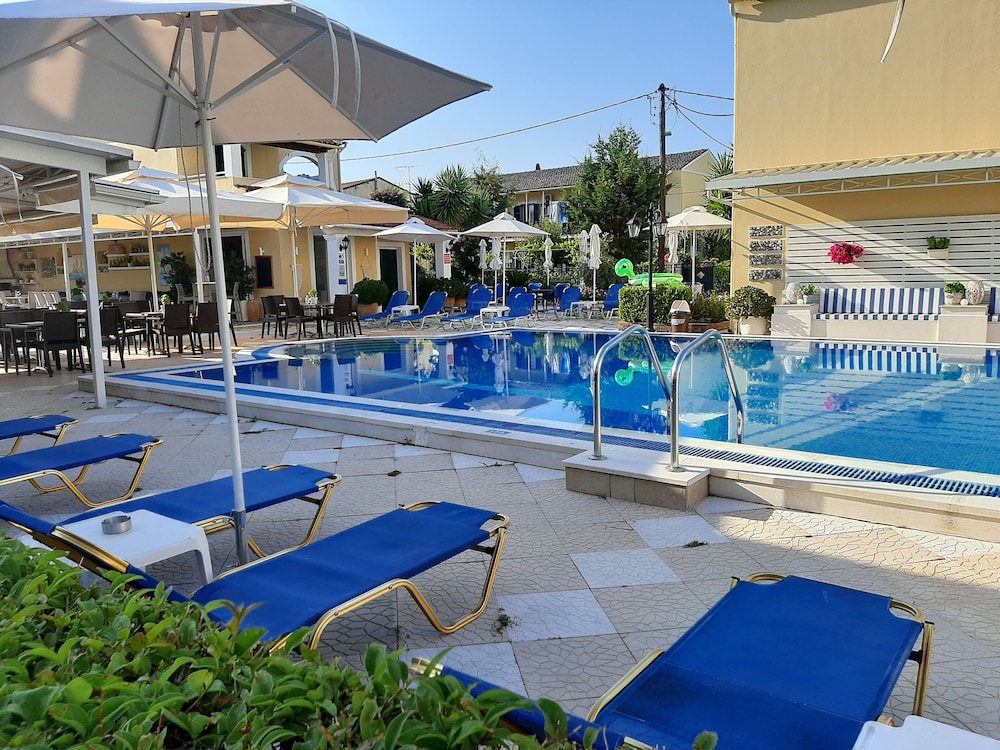 Vostalo apartments by Kassiopi's Sea