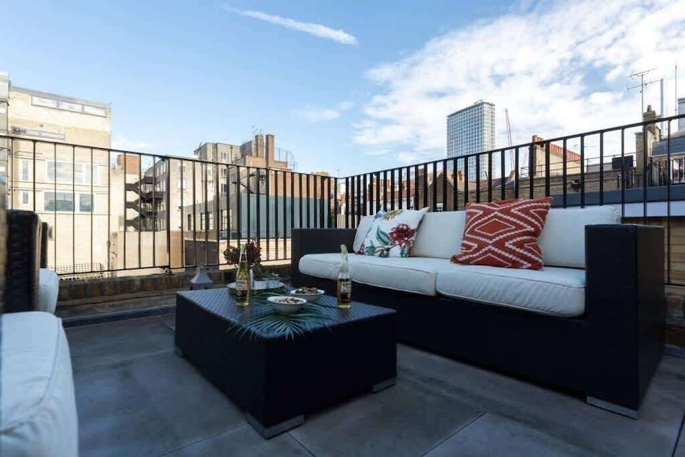 The Penthouse Pause - Soho - by Frankie Says