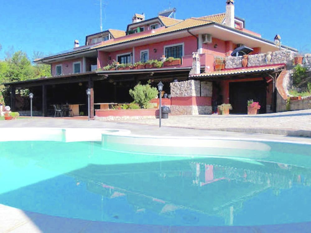 Villa in Monterotondo With Pool & Tiber Views view 4