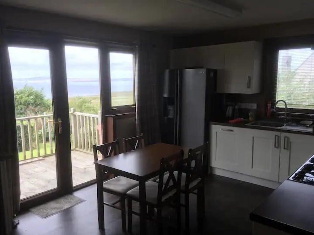 Dog Friendly 6- Bedroom House in Isle of Lewis - Great for Families and Large Groups view 5