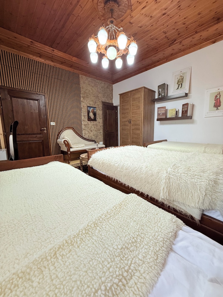 Old Town Guesthouse Guri