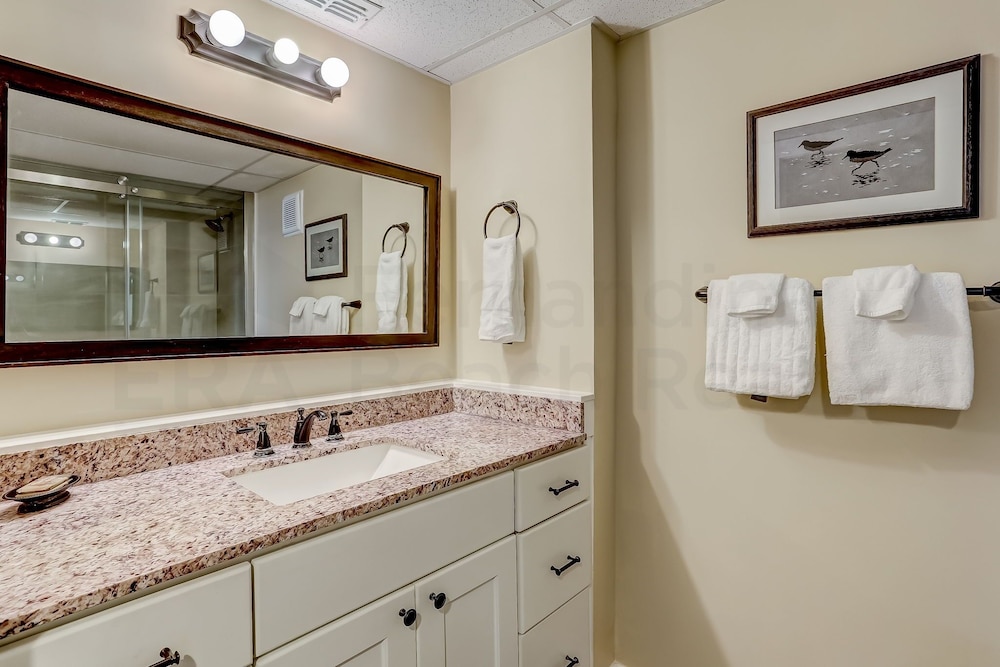 Fernandina Beach Vacations - Enchanting Ground Unit Condo Few Steps Away from the Ocean Side by RedAwning - Property Image 18
