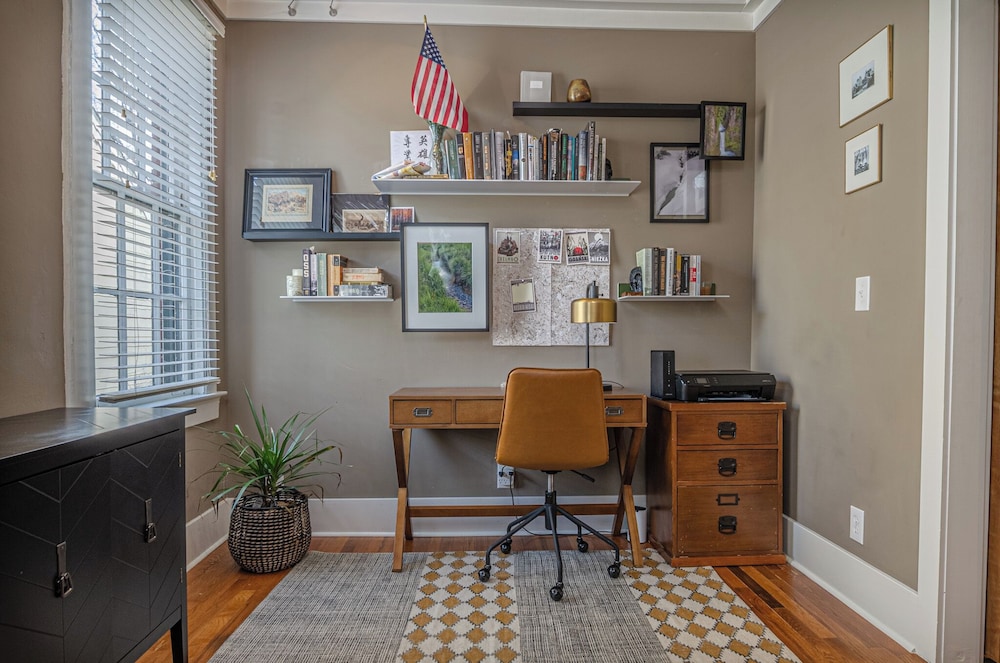 Spacious 3BR Midtown Home - Grad Family