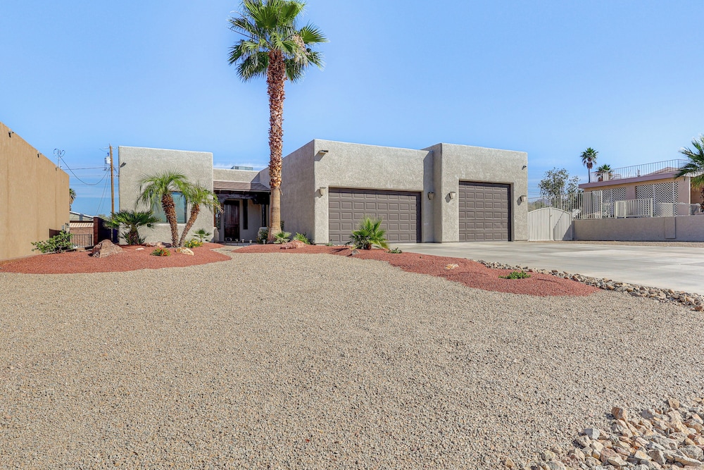 Modern Gem w/ Pool & Mtn Views in Lake Havasu City