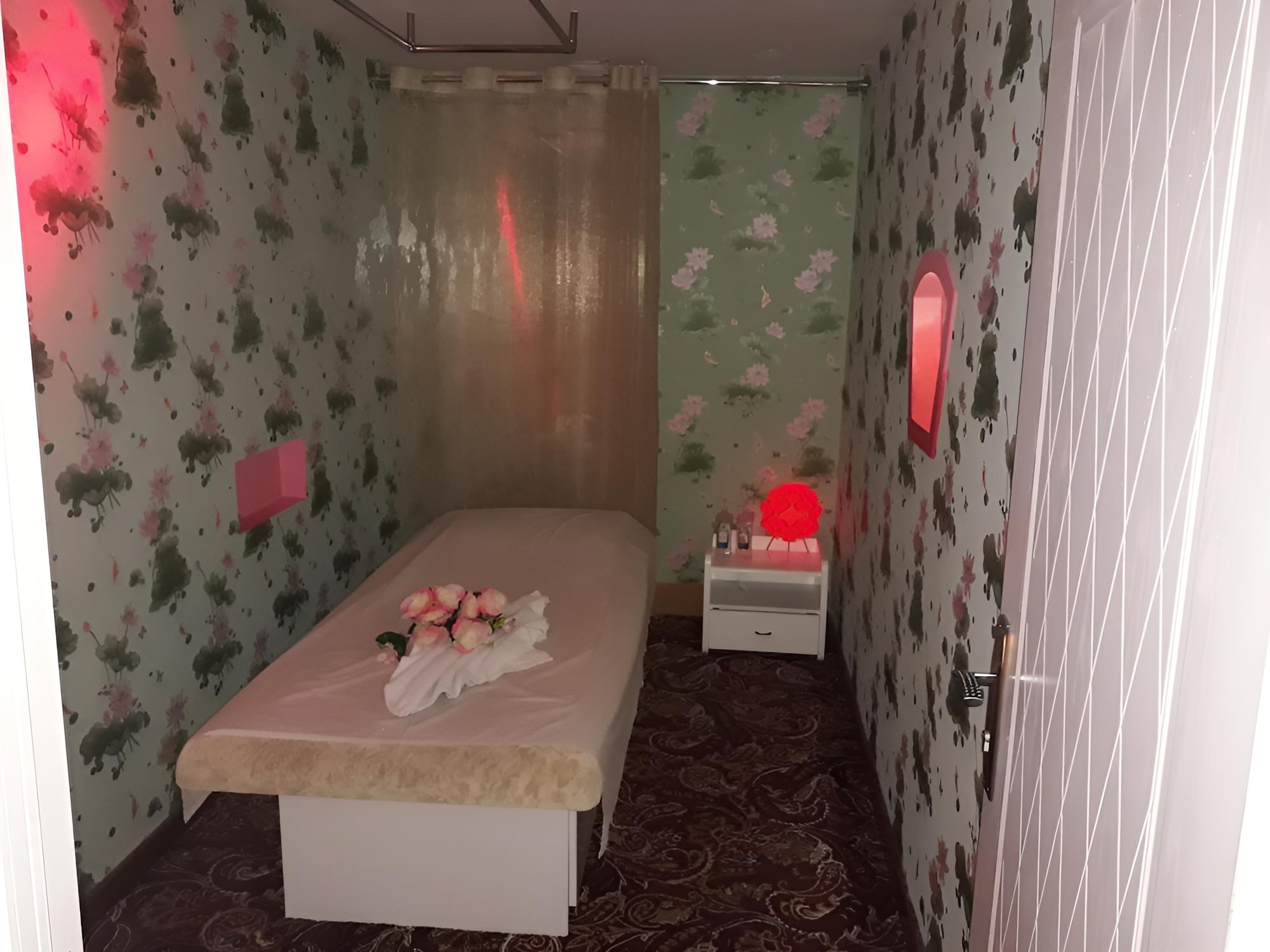 Montreal Naif Hotel