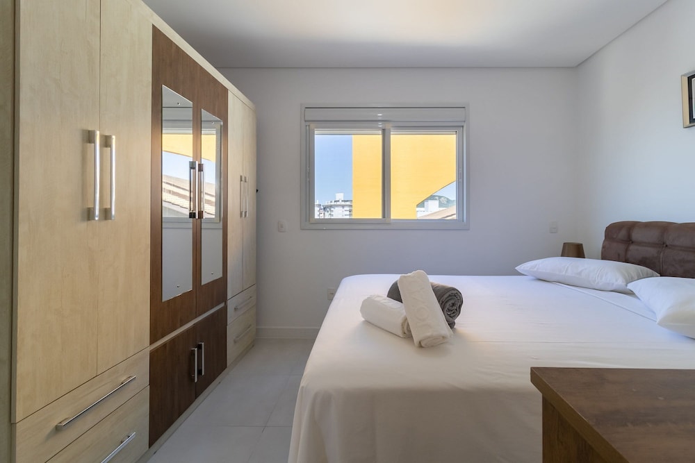 Cozy Apartment 3 Minutes From the Beach Cmi0301