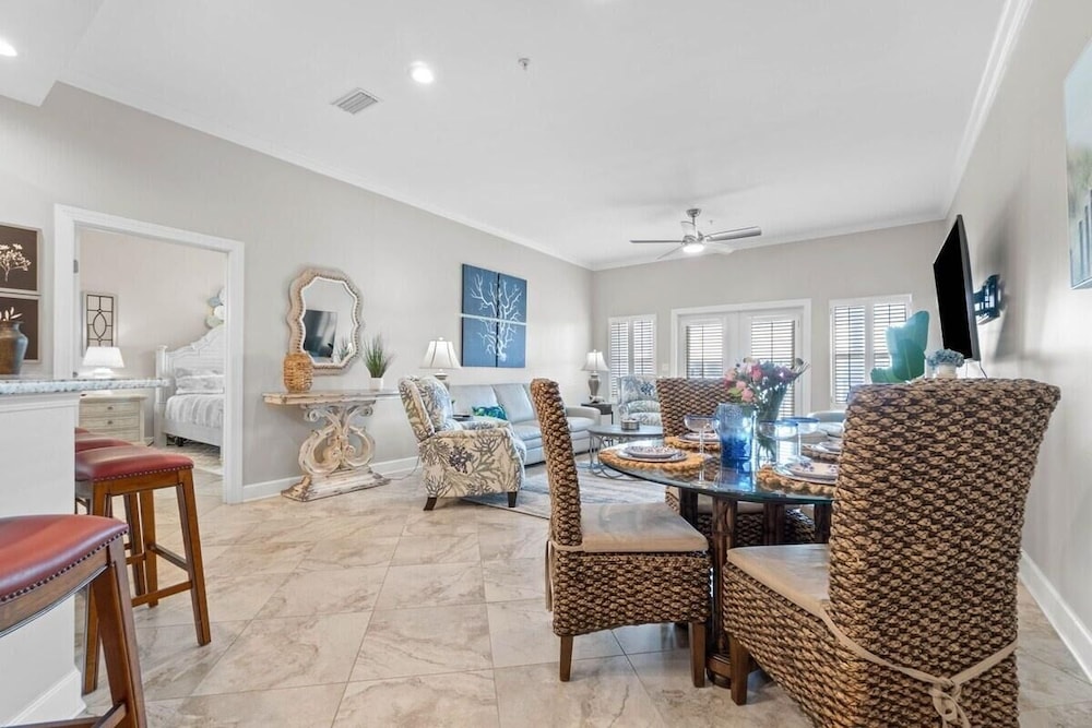 Pavilion Palms 203c