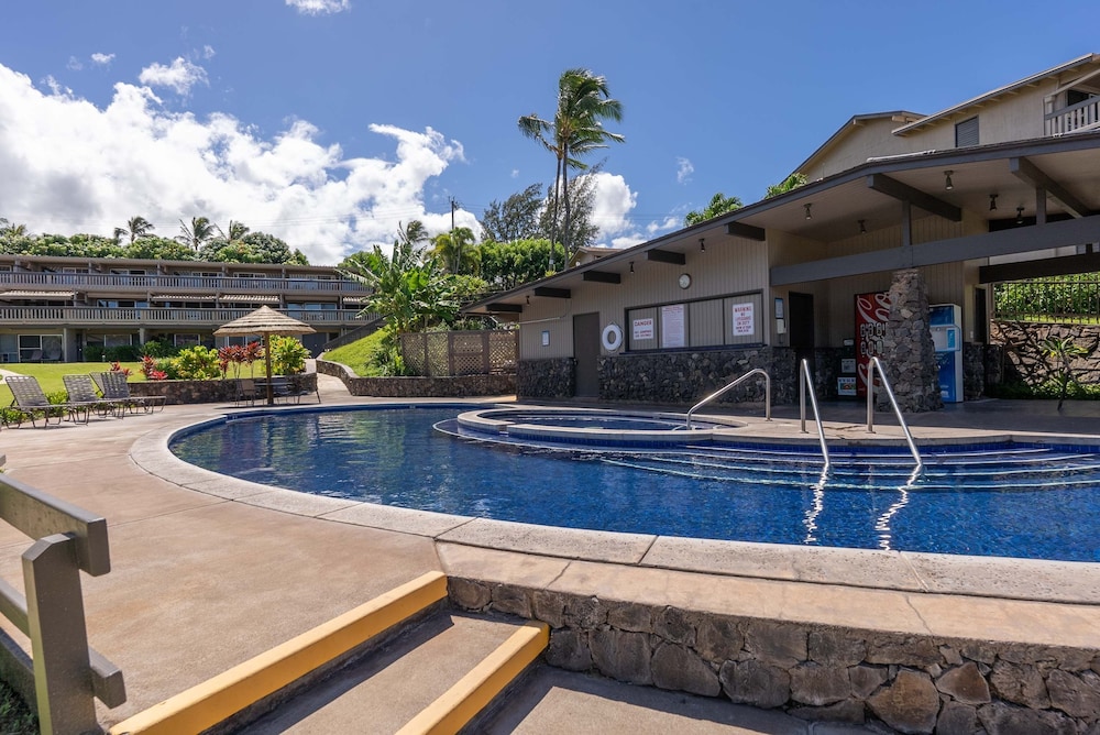 Kahana Sunset C7 2 Bedroom Condo by RedAwning - Image 3