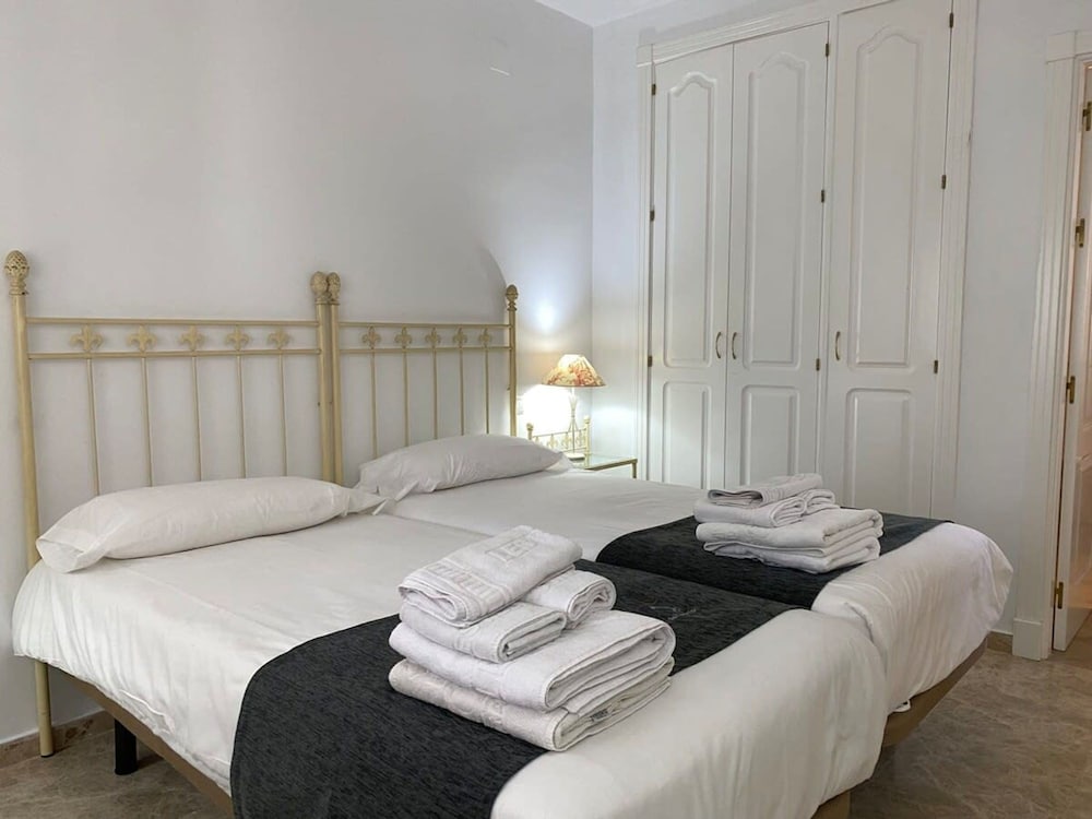 2 Bedroom With Pool View F-7