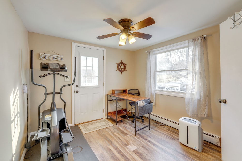 3 Mi to Englewood Dam: Pet-friendly Home w/ Yard!