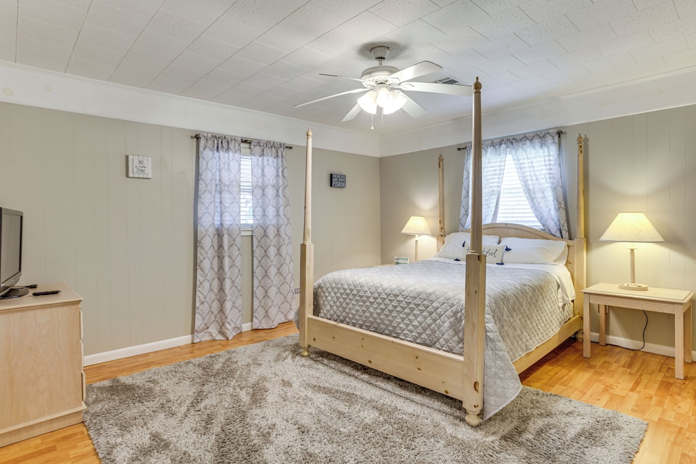 Fish & Explore: Serene Home on Bayou Petit Caillou