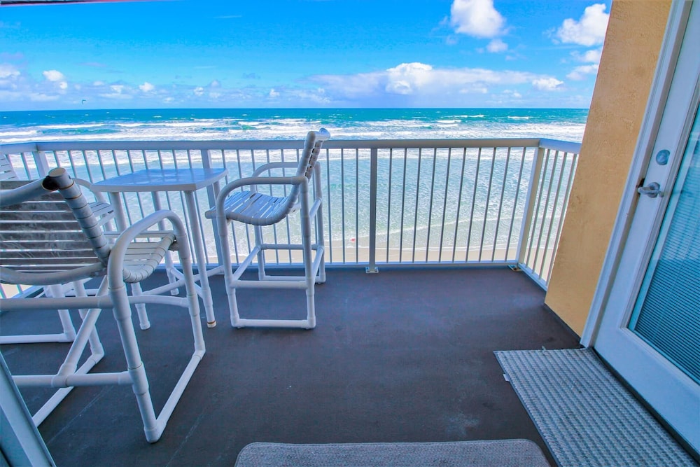 Point East 301