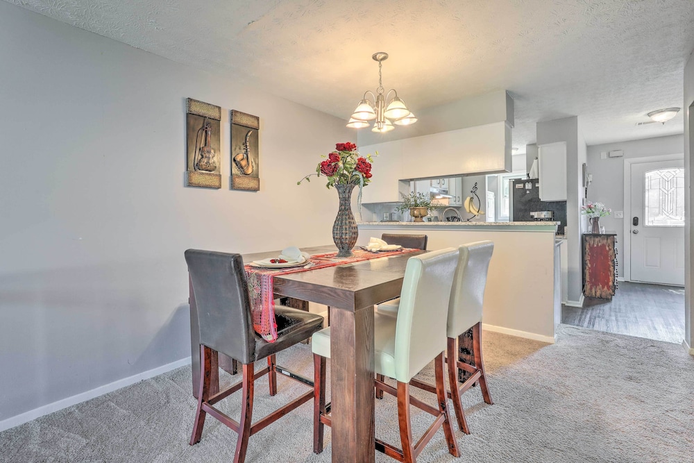 Norcross Townhome ~ 18 Mi to Dtwn Atlanta!