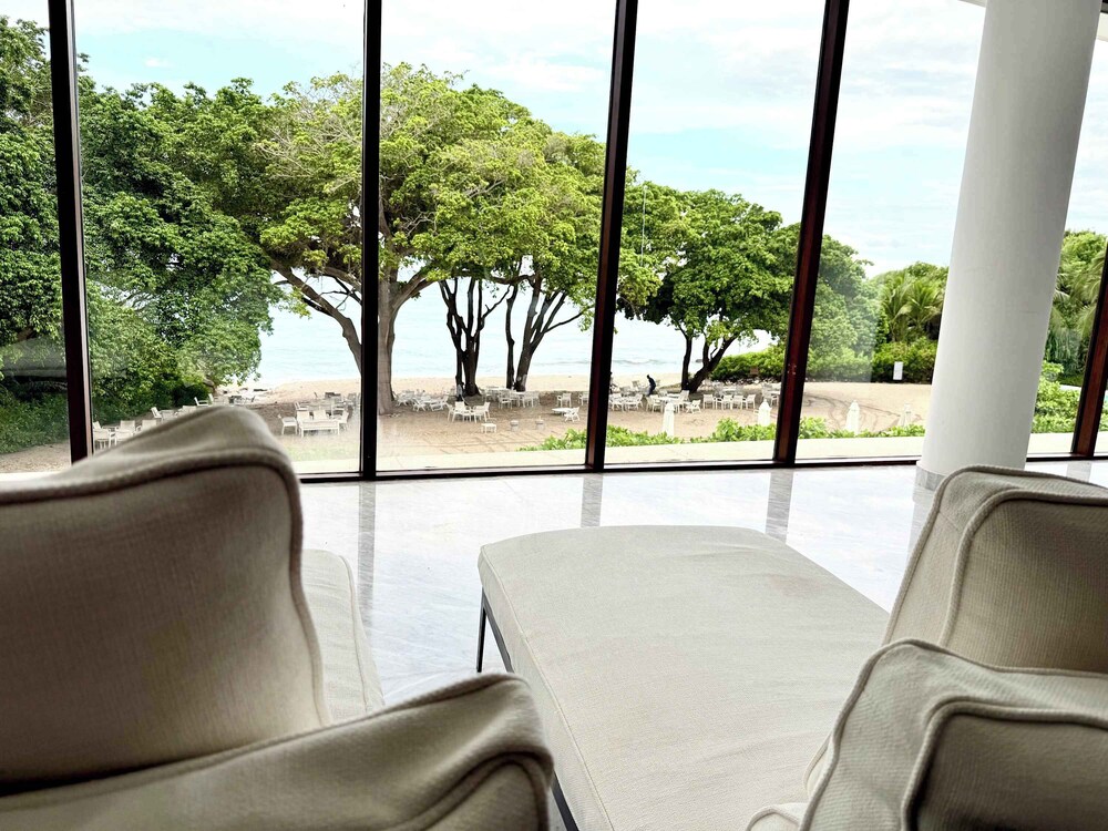 Bolongo: Your Exclusive Oceanfront Escape