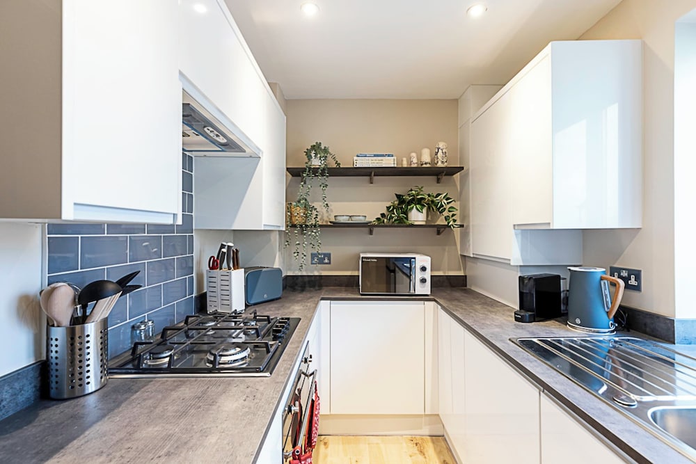 Beautiful Two Bedroom Abode Near Baker Street