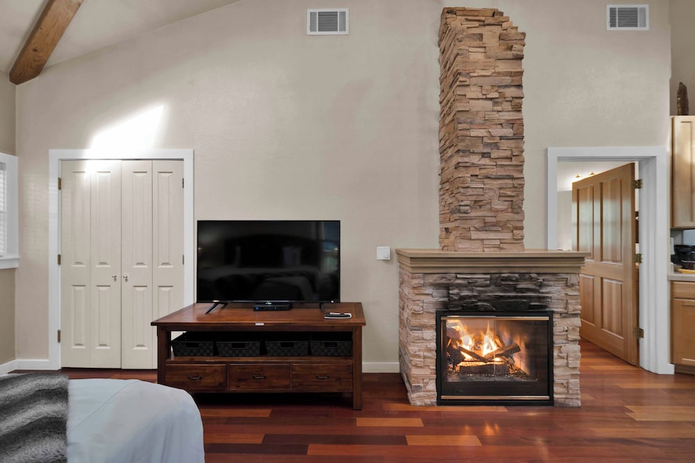 The Inn at Shasta Lake