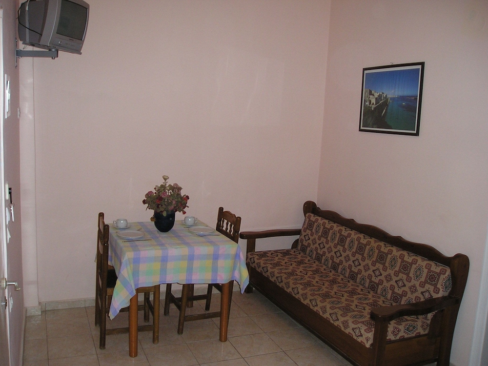 River Studios & Apartments