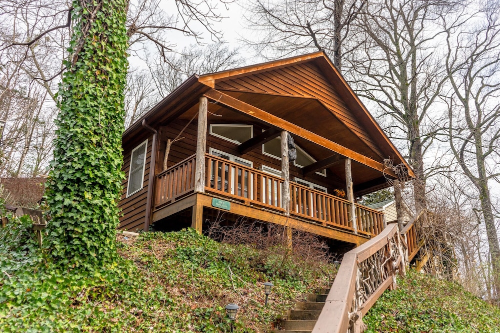The Chimney Rock Inn & Cottages