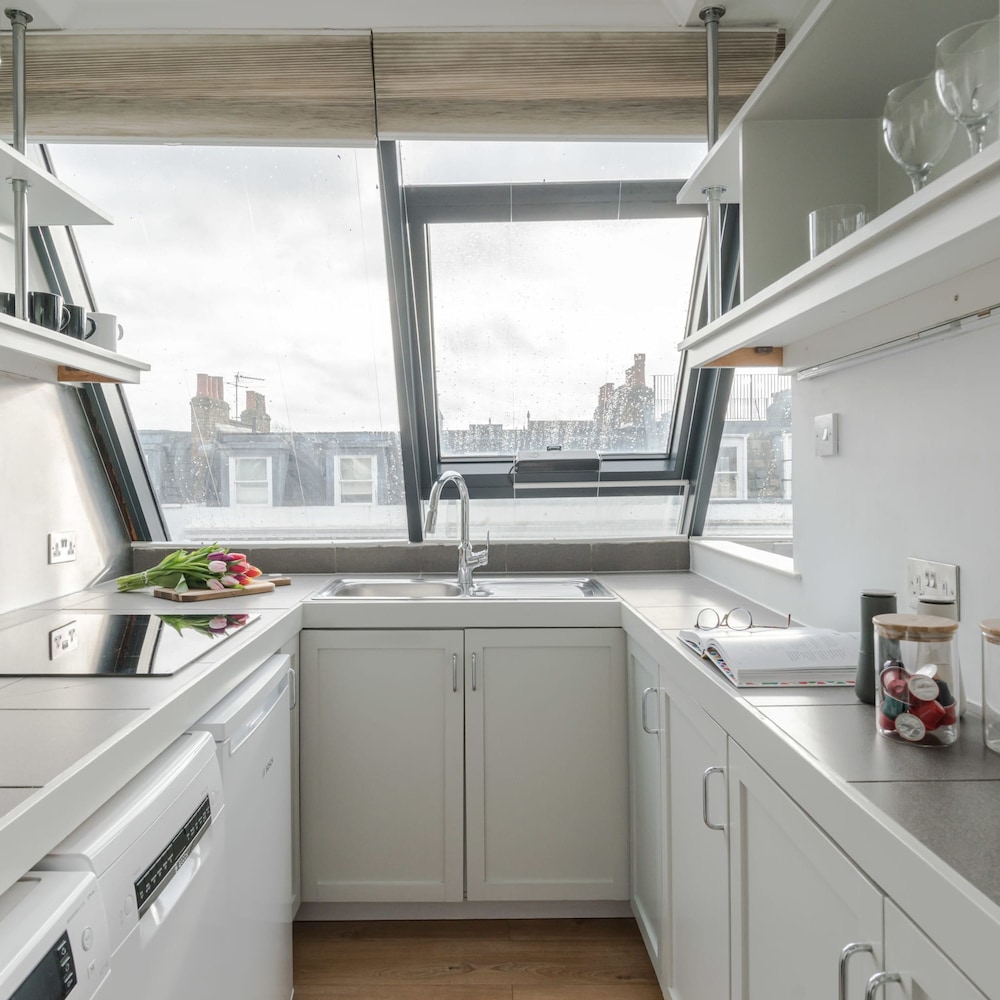 Light-filled Primrose Hill Rooftop Retreat