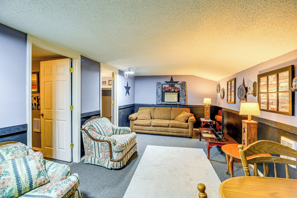 1 Mi to Hatfield-mccoy Trails: Apt in Matewan