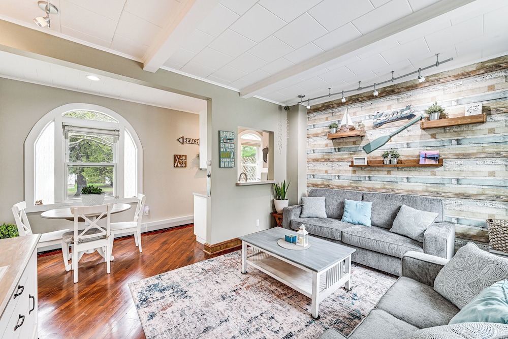 1/2 Mi to Beach & Lake Michigan: Condo w/ Pool!