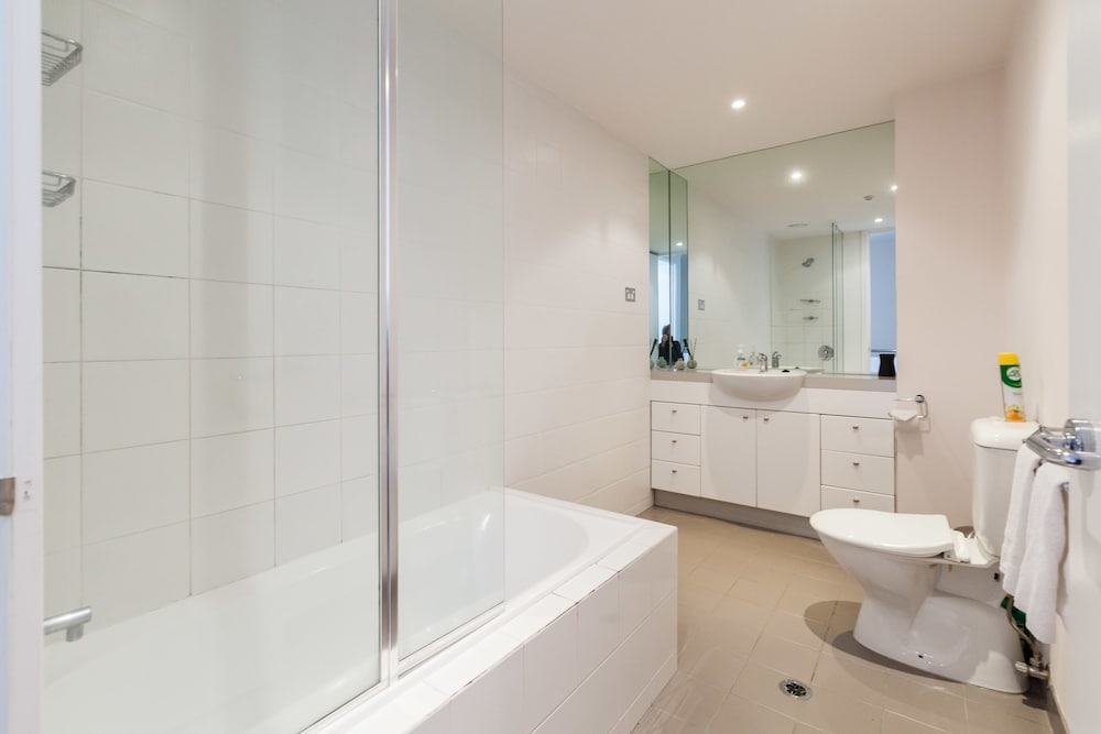 CLAUDE, 2BDR Melbourne Apartment