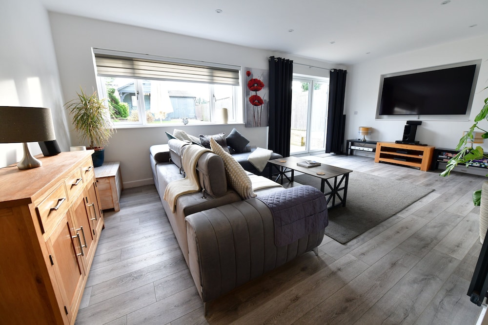 2Bd Garden Home - A Short Walk To Stonehenge