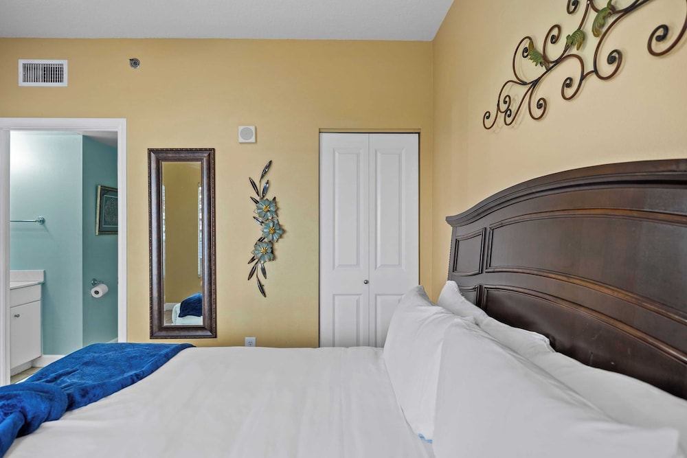 Relax at Panama City Beach Balcony, Parking, Walk to Dining