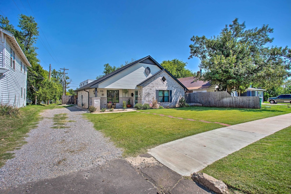 Modern OKC Retreat: Half-mile to Plaza District! view 4
